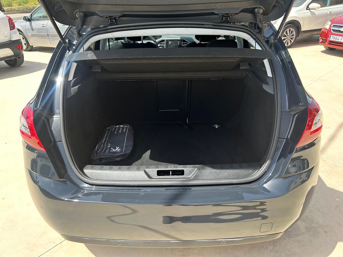 PEUGEOT 308 ALLURE 1.2 E-THP AUTO SPANISH LHD IN SPAIN 40000 MILES SUPERB 2017